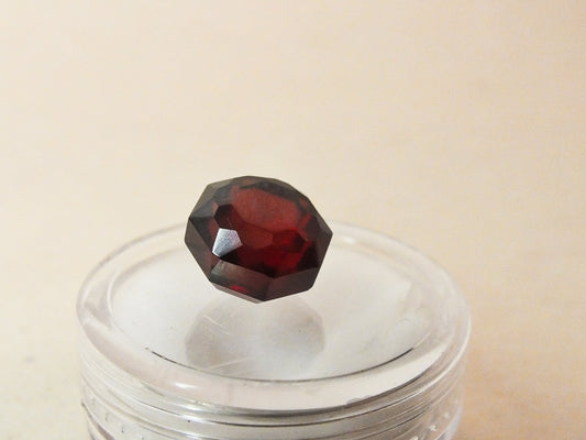 12.1c Round Cut Synthetic Ruby