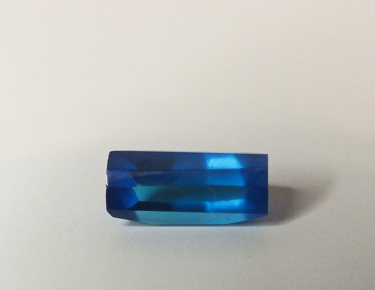 5.6c Opposed Bar Cut Blue Zircon